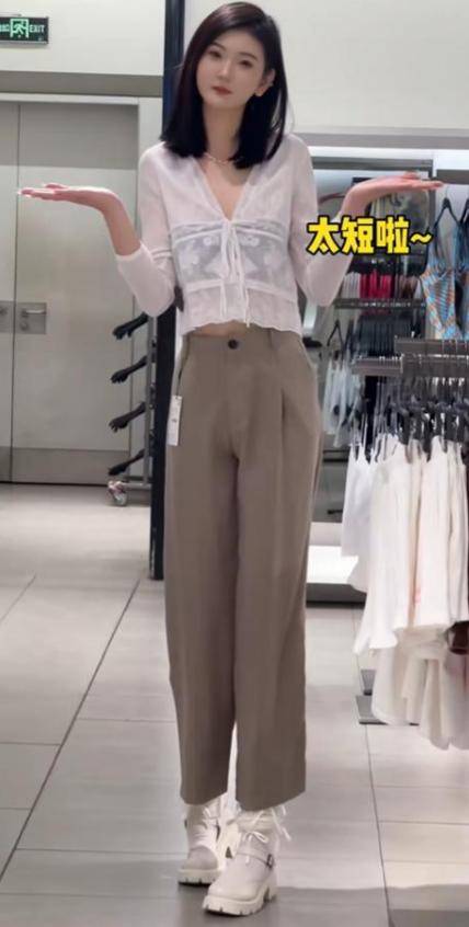 女孩身高2米26貌美如花,妈妈天天发愁:白长这么漂亮,没人敢追