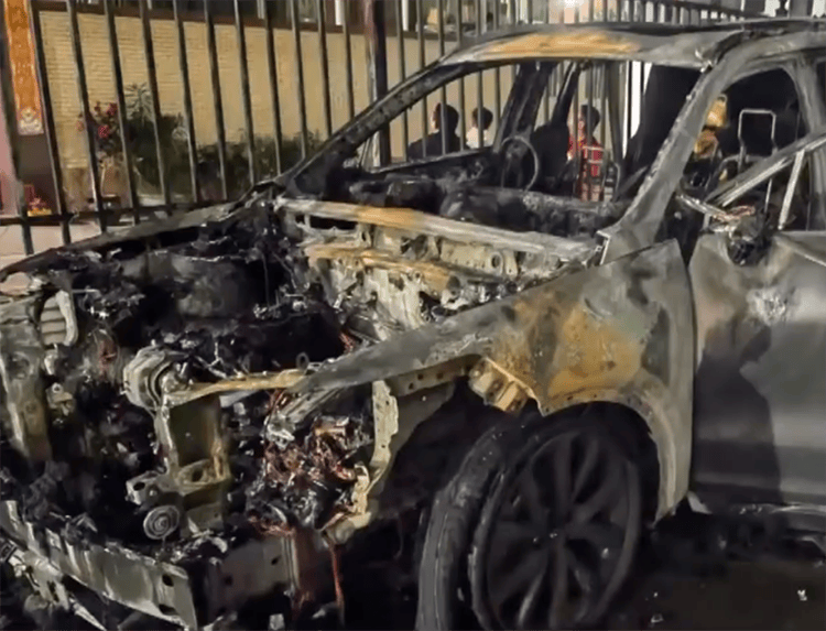 广东车主很牛,理想汽车起火被他开出车库并砸窗逃脱