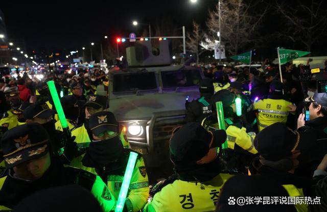 警察杀进总统府,尹锡悦拒不下台,青瓦台一句话,给了朝鲜好机会