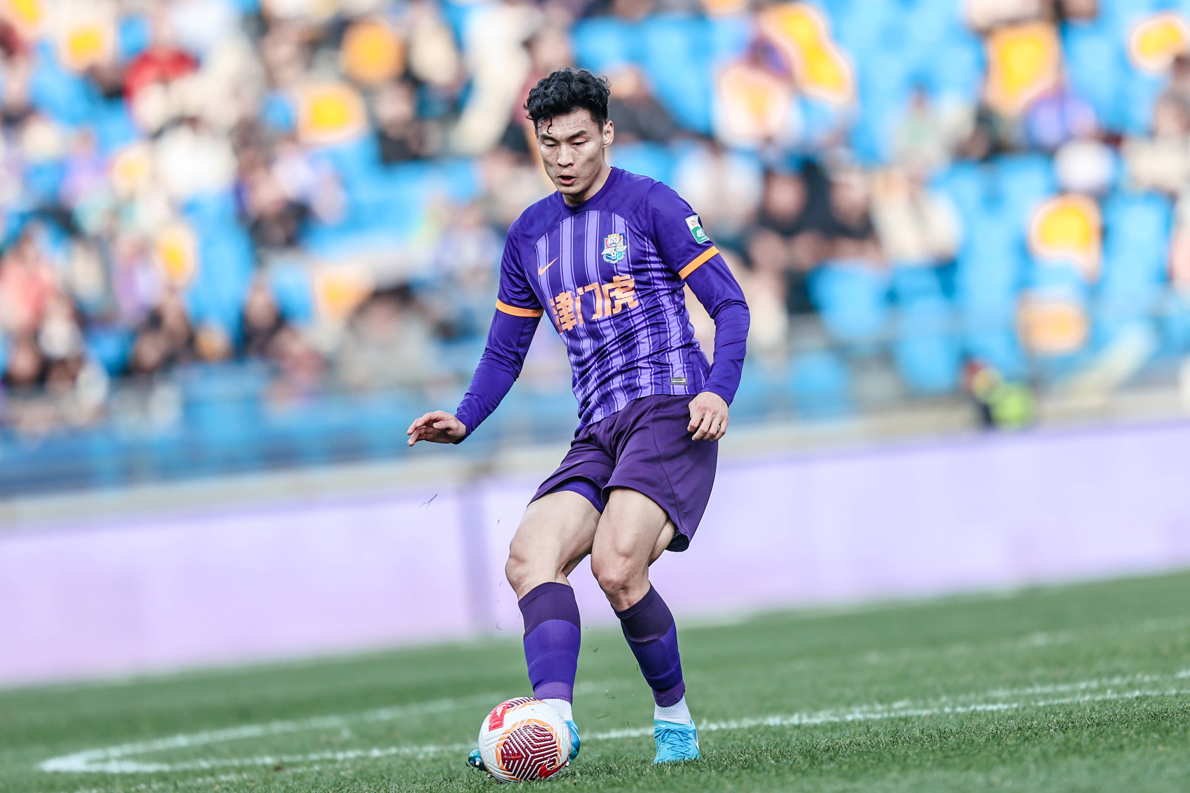 中超转会风向标:海港首笔签约曝光 成都蓉城将签两大国脚