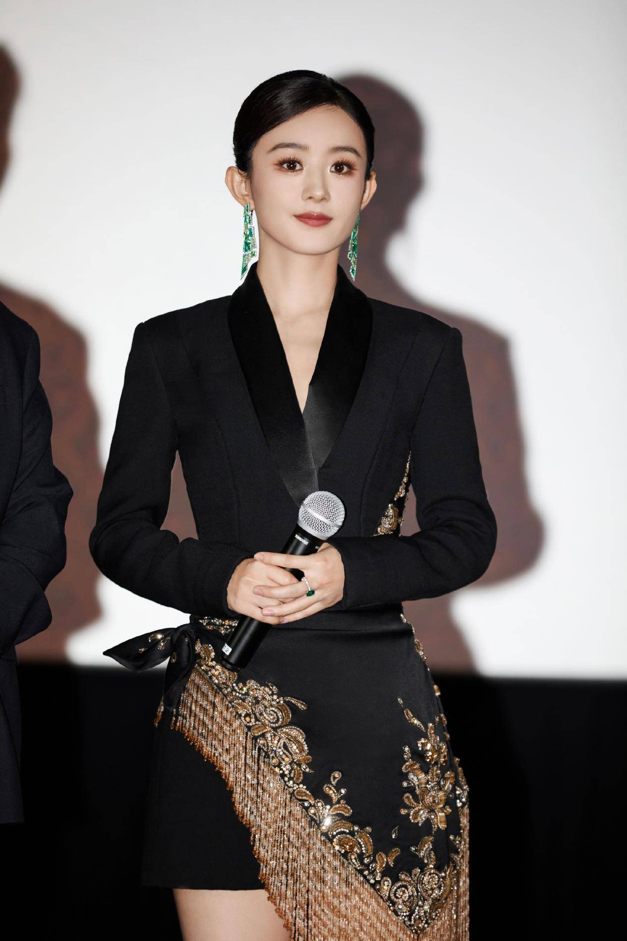 赵丽颖怼粉、赵露思告粉，这一届“花粉”的事业心比女明星更强？