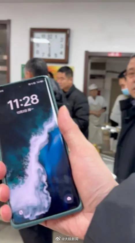 辽宁瓦房店官方通报“上班时间市监局多人排队打饭”:已连夜组建核查组开展核查