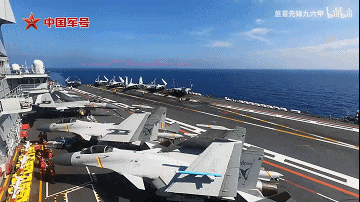 歼-15DH首次上舰!“山东”舰展示全甲板攻击,连续放飞24架?