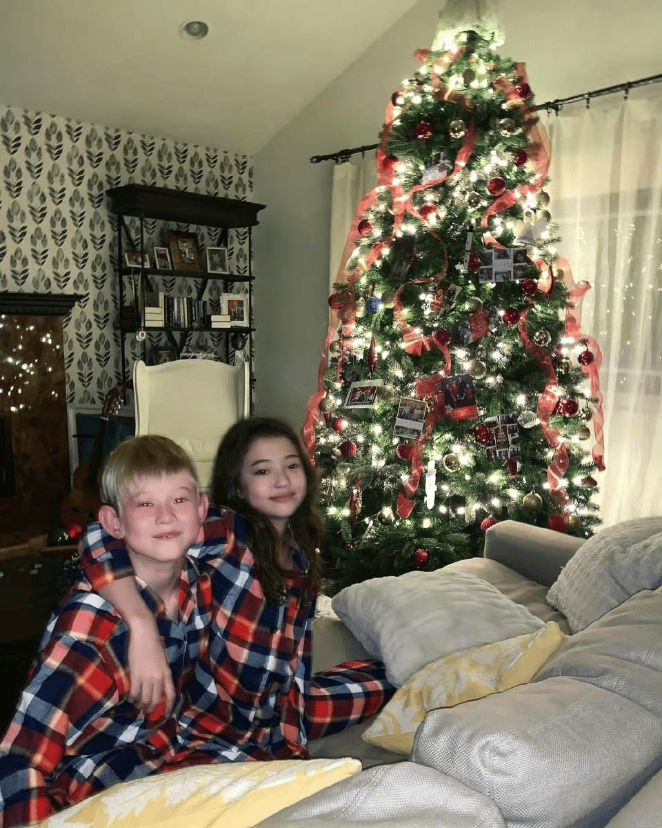 德韩混血造就“人间颜值奇迹”,被誉为小Jennie的Ella Gross出道即巅峰!