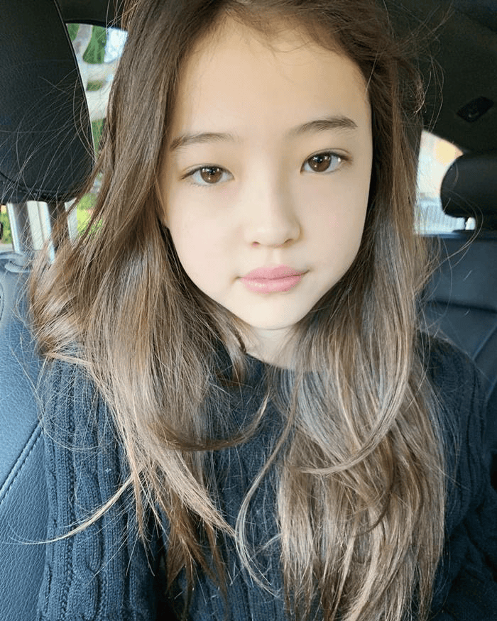 德韩混血造就“人间颜值奇迹”,被誉为小Jennie的Ella Gross出道即巅峰!