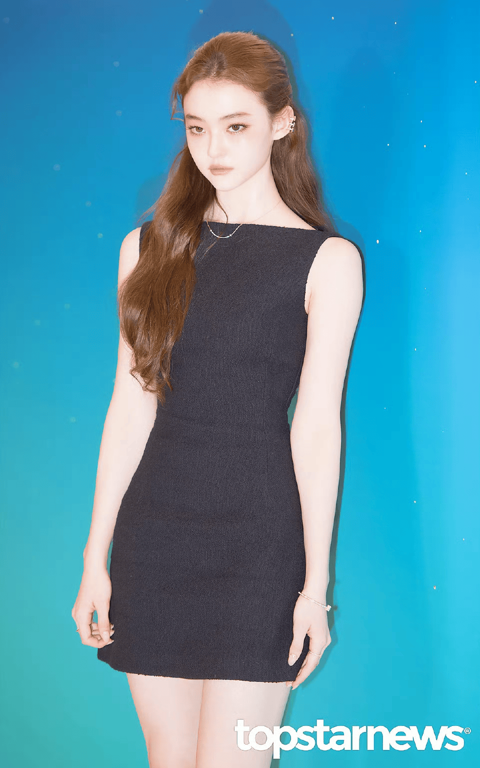 德韩混血造就“人间颜值奇迹”,被誉为小Jennie的Ella Gross出道即巅峰!