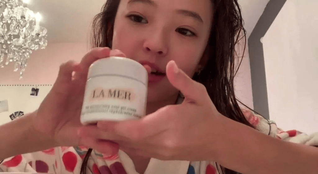 德韩混血造就“人间颜值奇迹”,被誉为小Jennie的Ella Gross出道即巅峰!