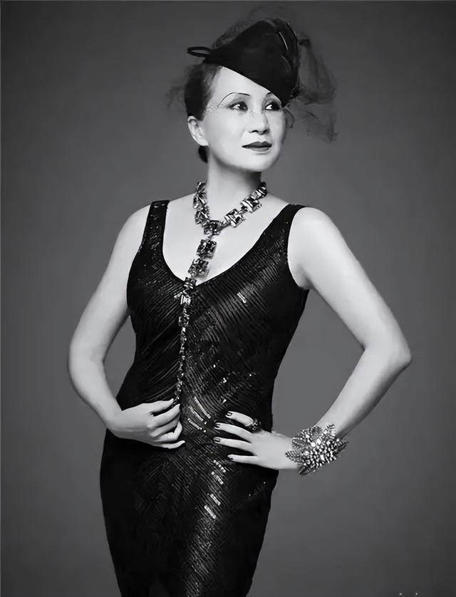 原来早已退出中国籍?被老外“玩腻就丢掉”的郑绪岚,却回国捞金