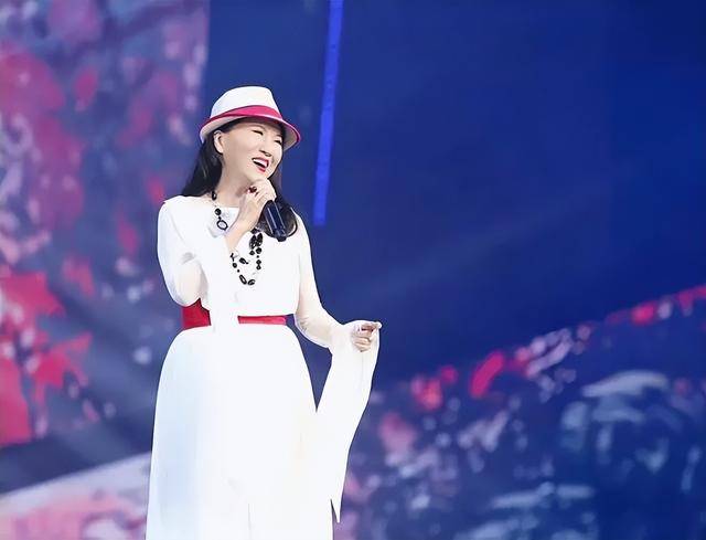 原来早已退出中国籍?被老外“玩腻就丢掉”的郑绪岚,却回国捞金