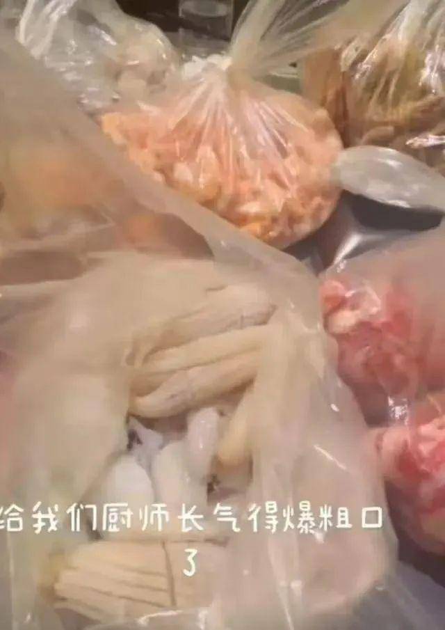 上海两女子吃159元自助,偷偷“打包”近400元菜品