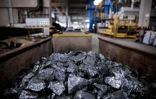 勒紧对华绞索,却让美国喘不上气?雷蒙多一句话,让拜登恍然大悟