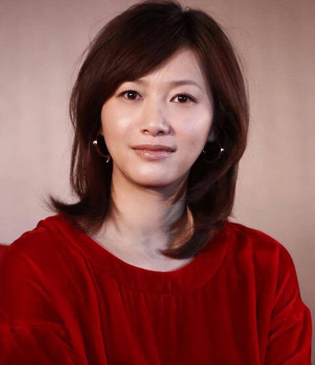 万万没想到,“丁克”了半辈子的徐静蕾,如今却成了人生赢家