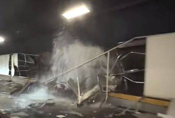 突发!网传上海一隧道被汽车撞漏水,最新回应