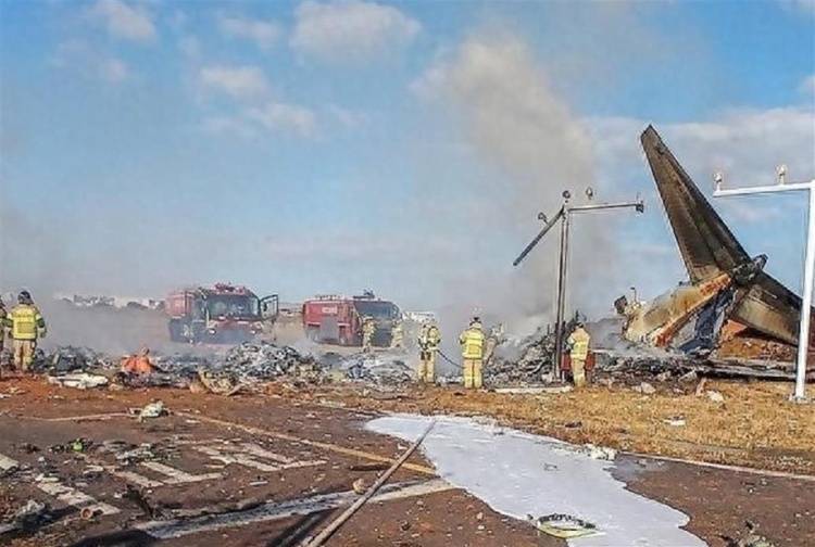 资深飞行员分析韩客机遇难事故:机腹接地后未减速,可能有两个原因