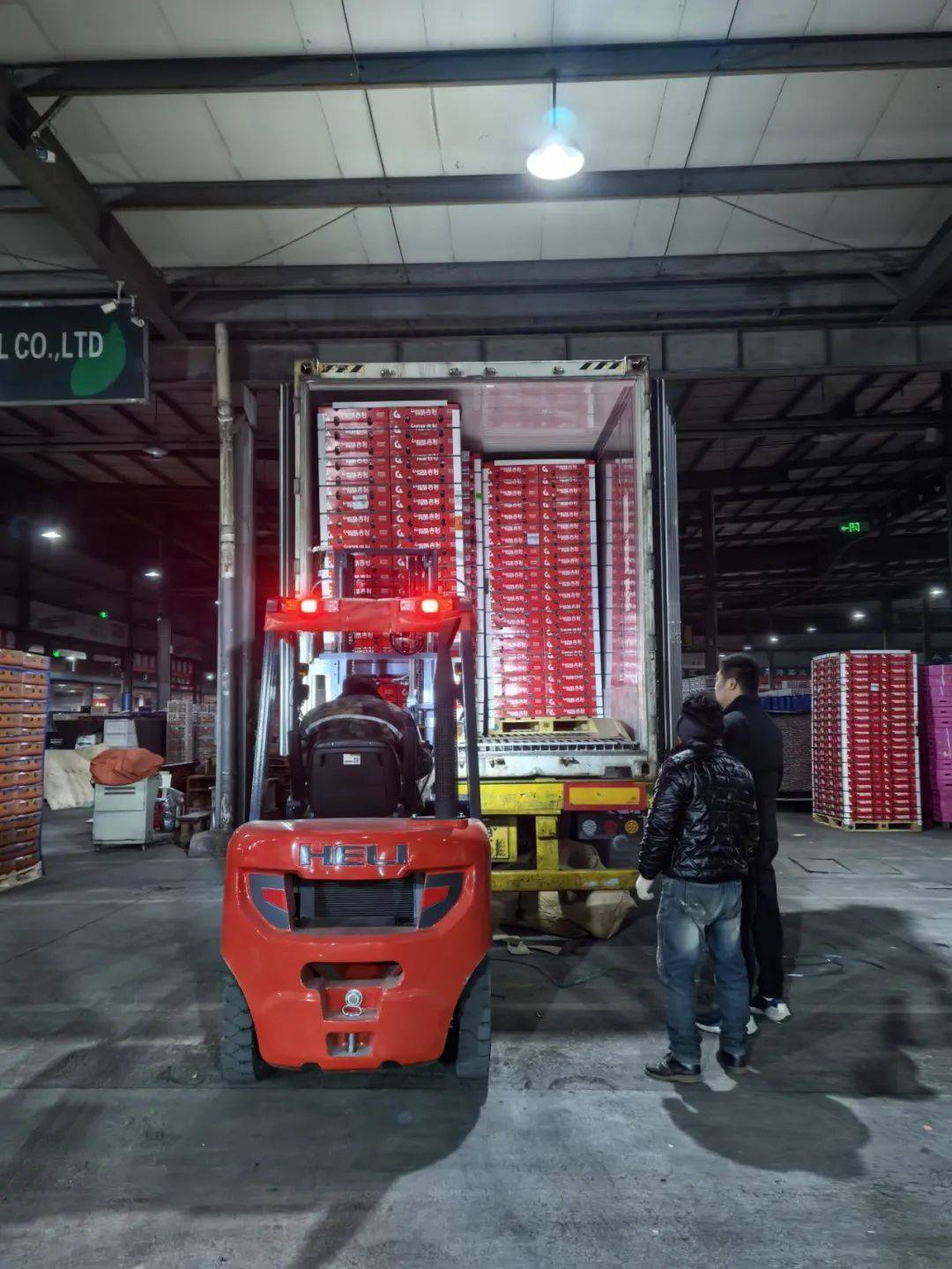 价格暴跌超50%!15吨现货深夜到杭州就被抢光!老板:要买抓紧,即将涨价......