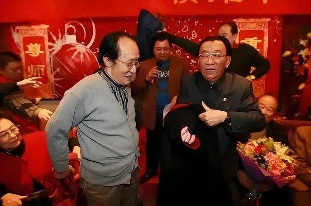 侯耀华直播提代父收徒,要帮杨议解决师承问题,称是父亲生前期望