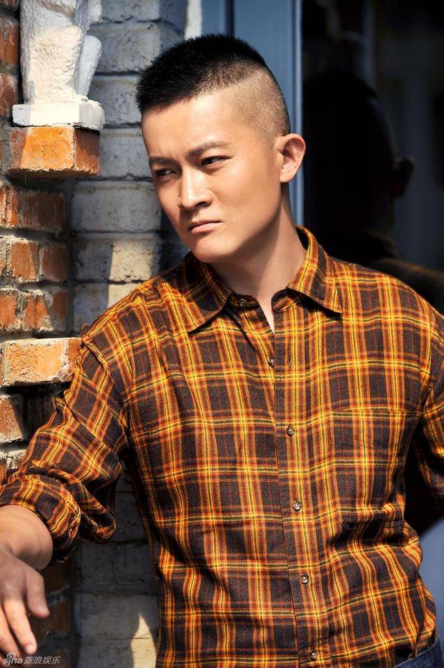 演员杨志刚:娶小师妹张静,每月工资都上交,如今他过得怎么样?