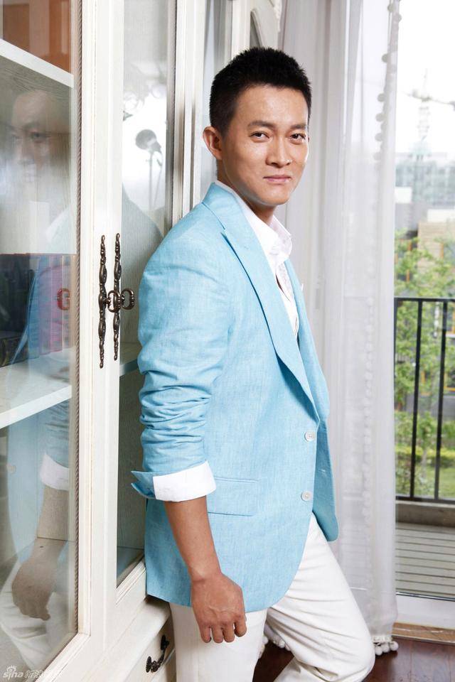 演员杨志刚:娶小师妹张静,每月工资都上交,如今他过得怎么样?