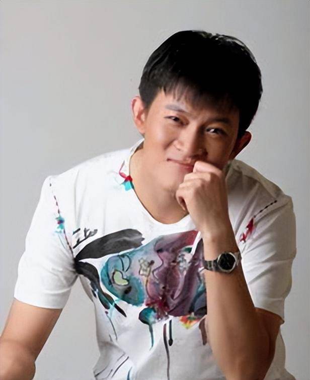 演员杨志刚:娶小师妹张静,每月工资都上交,如今他过得怎么样?