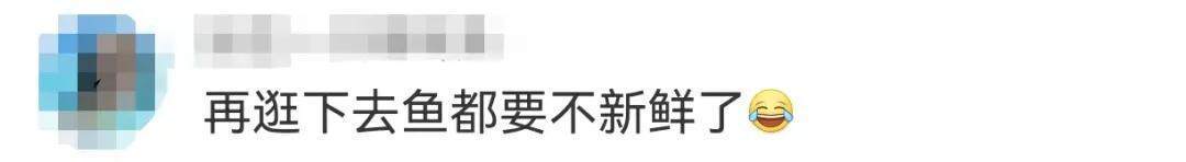 江西男子钓到56斤鳡鱼绕城5小时炫耀:不是天冷能逛到第二天