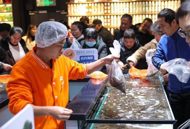 经胖东来“爆改”后,长沙金星路步步高超市升级亮相