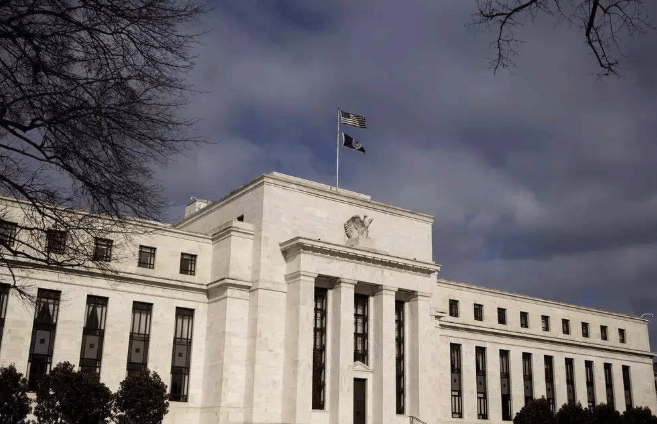 马斯克发出破产警告!中日英抛售美债,关键时刻,真凶浮出水面