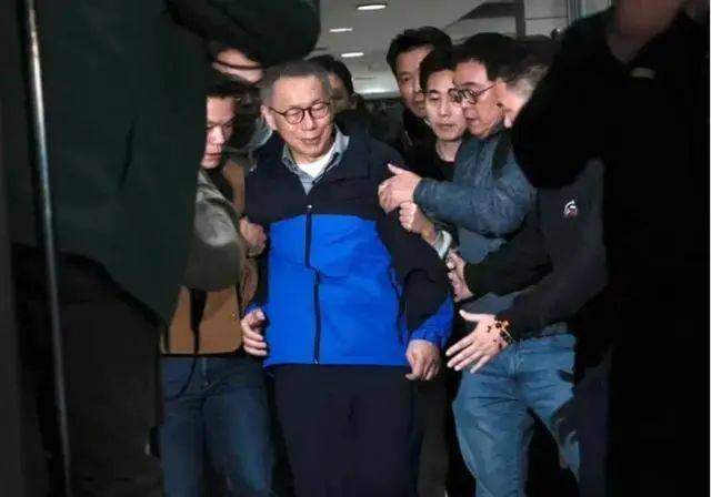 柯文哲再次“绝处逢生”后,岛内最新民调出炉,赖清德支持率惊人