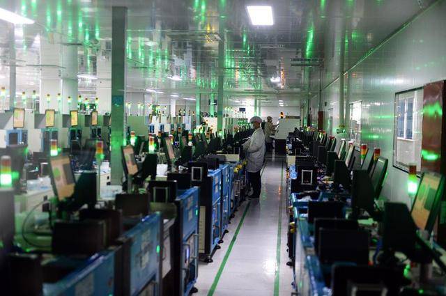 距下台不足一月,拜登对华开“最后一枪”,美商务部长说了四个字