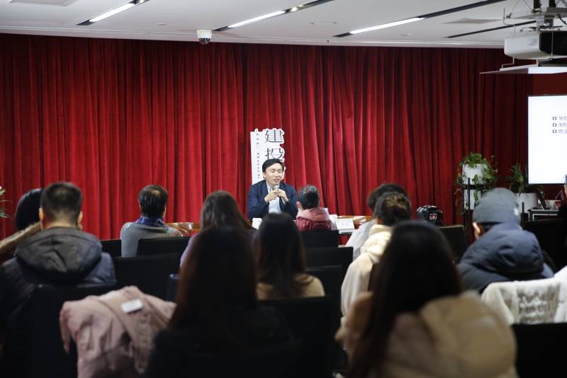 送外卖的北大博士后陈龙:数据控制下,骑手究竟是一份怎样的职业