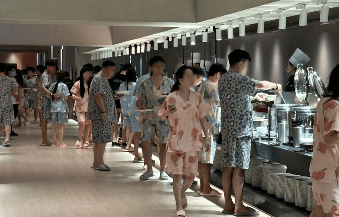 排队搓澡,网红洗浴中心爆满