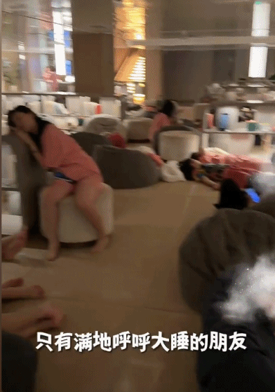 排队搓澡,网红洗浴中心爆满