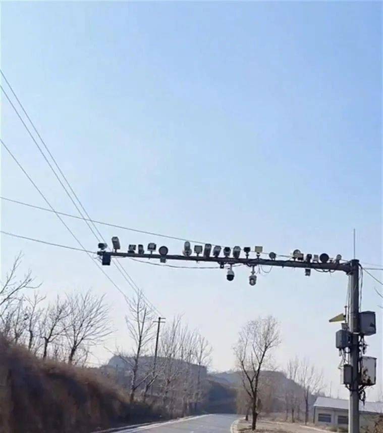 山西一道路立杆上摄像头密集?当地警方深夜通报