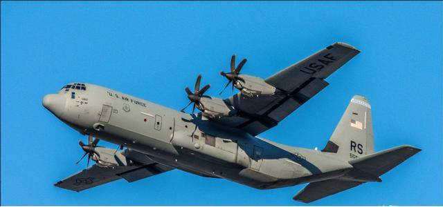 2000多公里未阻拦!美军机闯入中方近海,为何火控雷达没锁定?