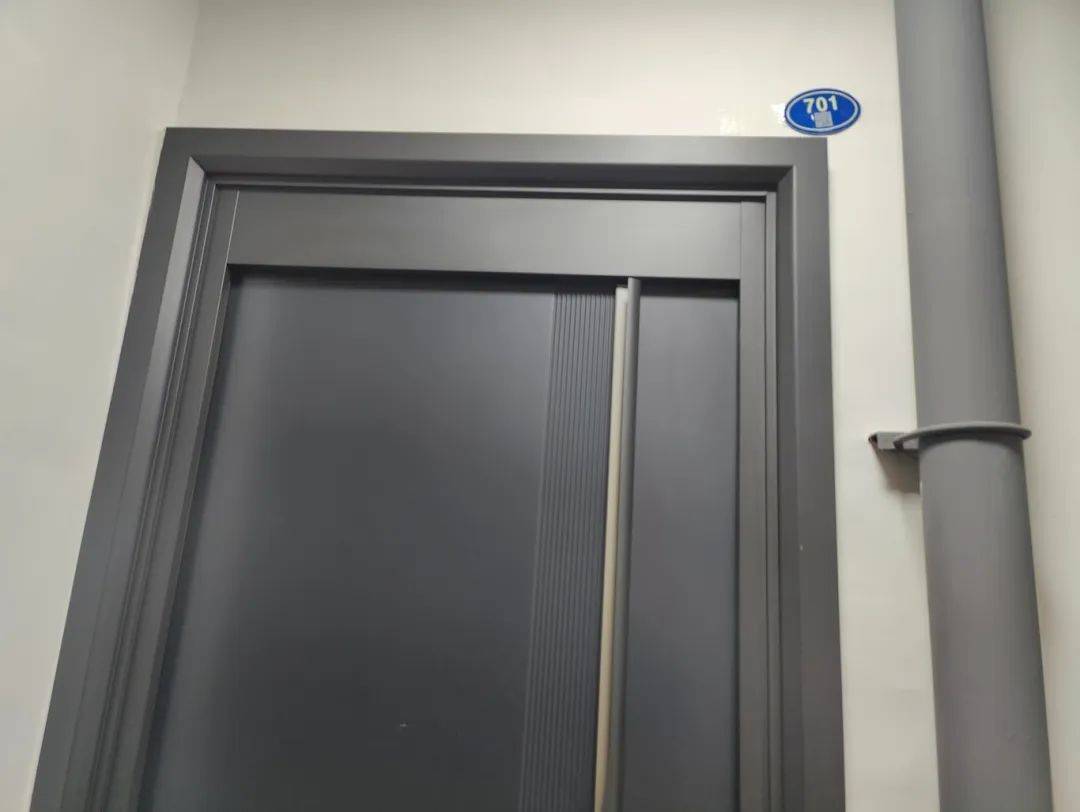 “太恶心了!”楼上邻居将饭厅位置改成厕所……