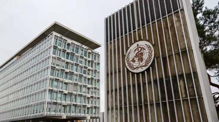 听到巨额欠款后,特朗普后悔了,重新“进群”的条件,竟然和中国有关