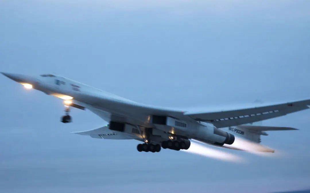 “杀手锏”突然调动,图160被部署黑龙江对岸,普京此举意欲何为