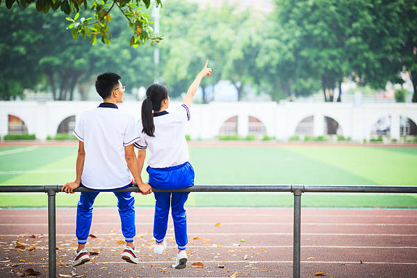 举报高中提前开学补课被回怼,一刀切的政策该调整