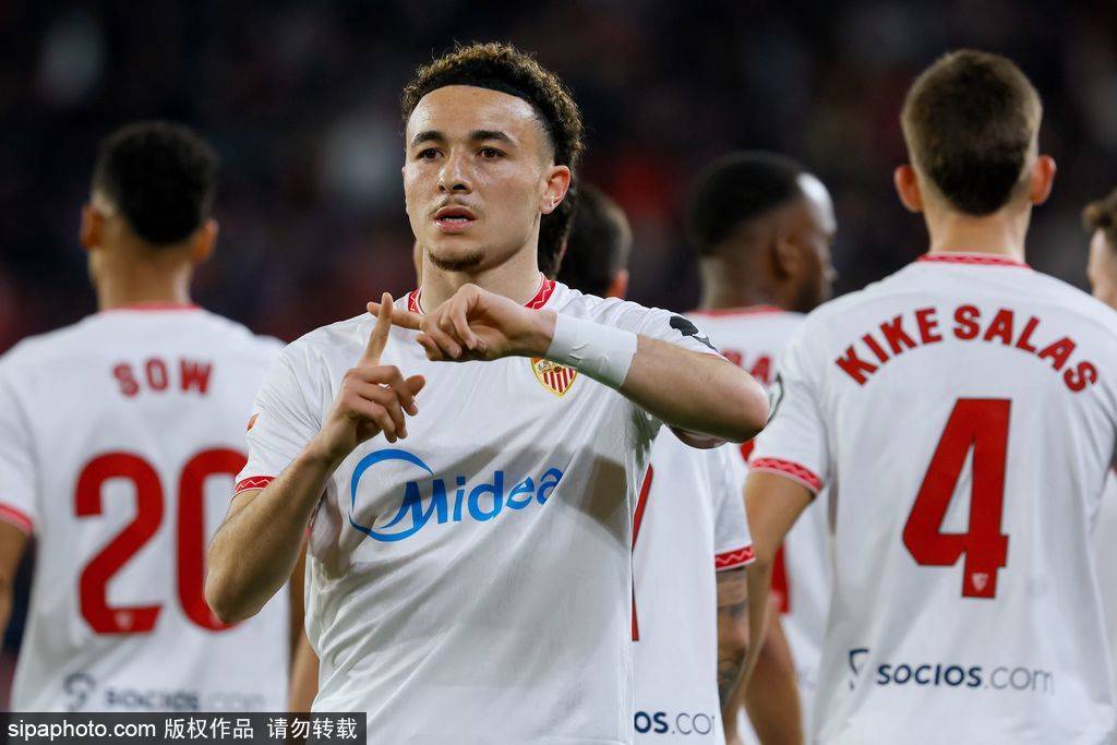 西甲-费尔明破门+染红莱万建功 巴萨4-1塞维距榜首2分