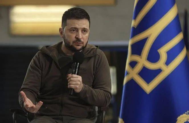 俄军势如破竹!领土不要了?乌克兰终于明牌,基辅2个字定义普京