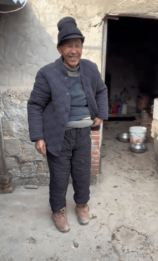 安徽老人被接到城里坐立难安,回村瞬间精神抖擞,网友:回村前83岁,回村后63岁