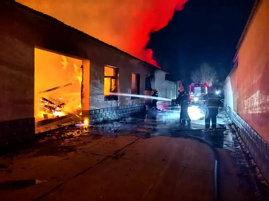 约4000箱白酒火中炸裂,主人痛失60多万!