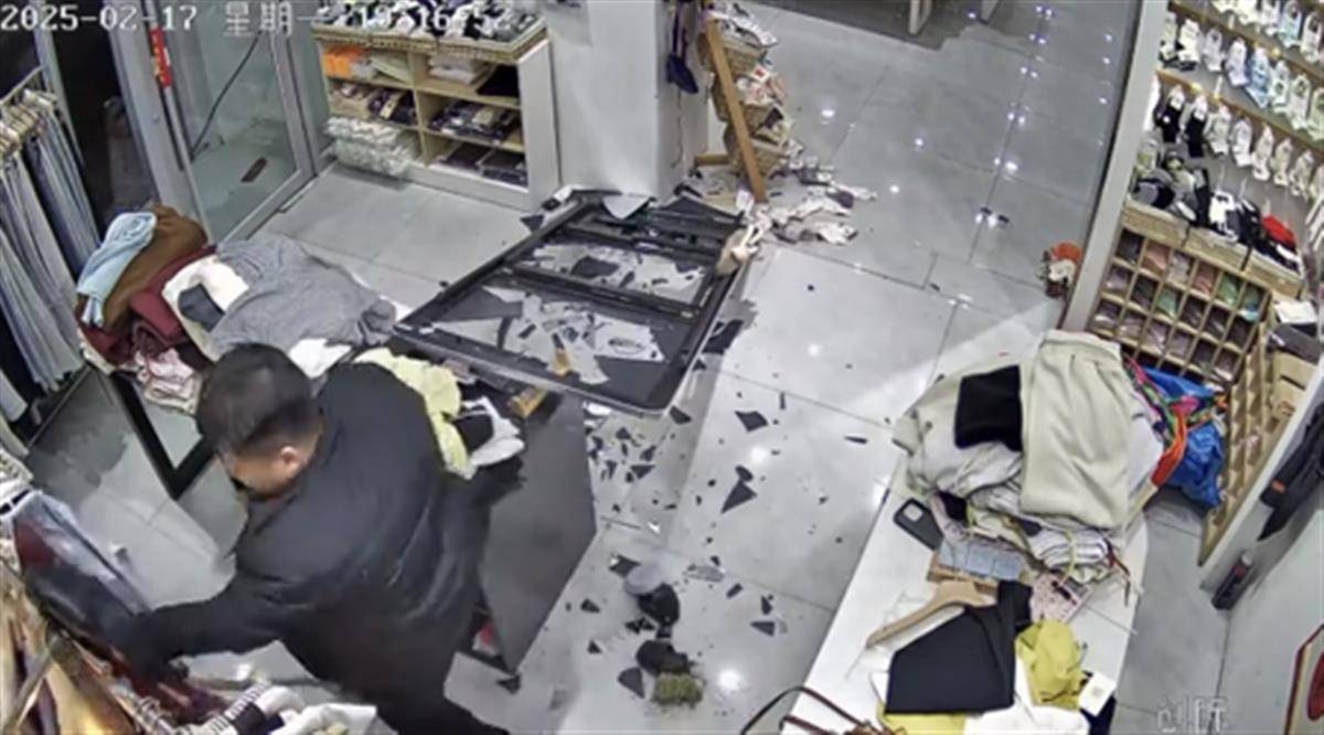 邢台一局长被指酒驾并砸店伤人,当地:已停职,涉事门店为其父母所有