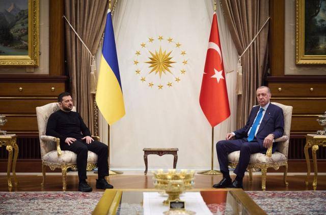 泽连斯基的头顶,撑起一把黑伞,埃尔多安的用意,乌克兰读懂了