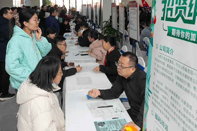 职场“35岁红线”调查:求职平台多无年龄限制,如遇到可举报