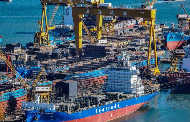 打断解放军“下饺子”?江南船厂的一幕,西方越看越担心