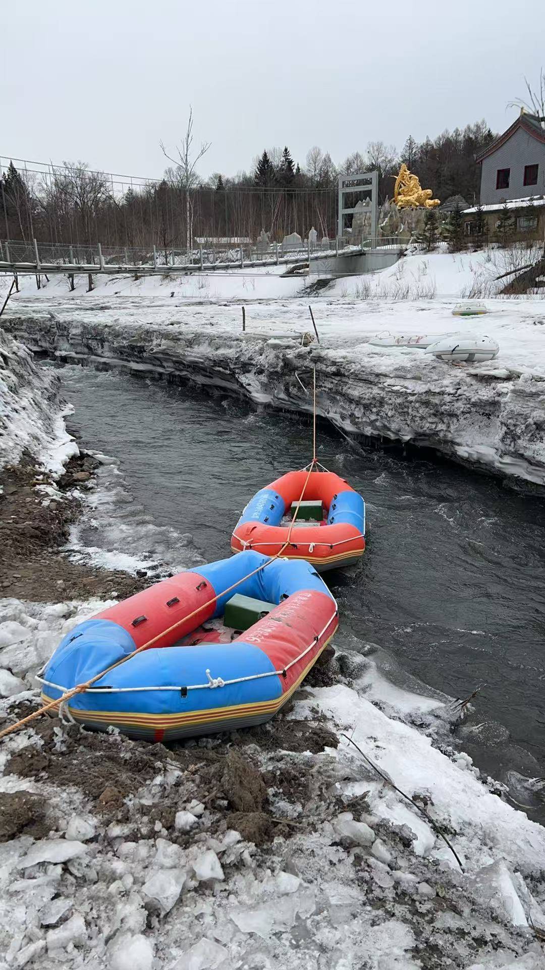 一名游客吉林长白山漂流时意外落水,仍在搜救