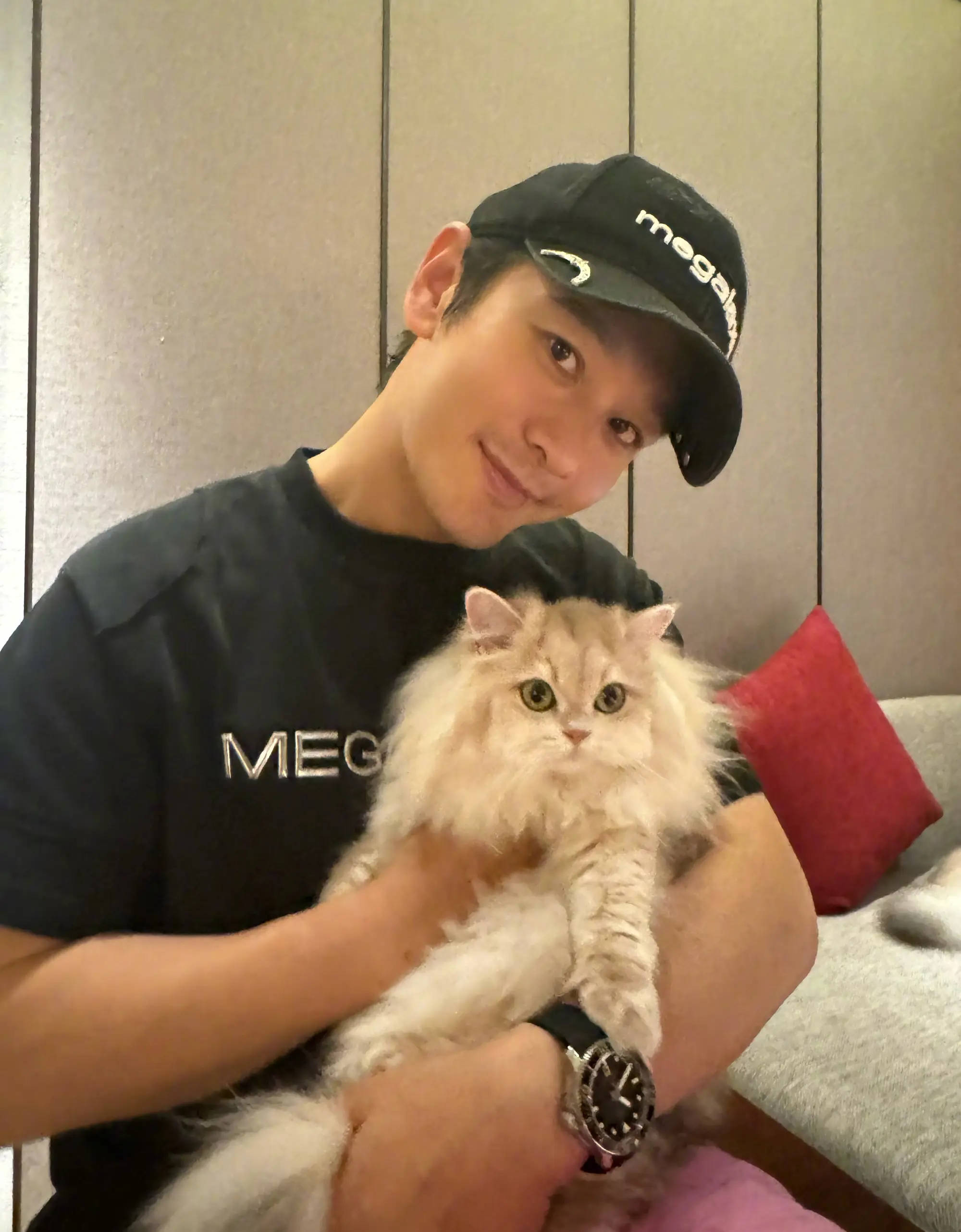 黄晓明被问“你输了十个亿啊”后幽默回应：欢乐豆吗？