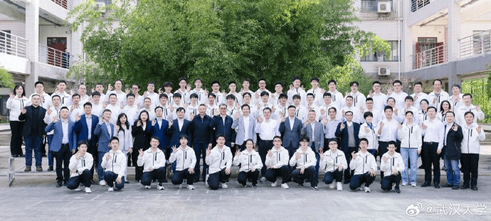 雷军回应如何保持好身材:英语不好已经让母校“蒙羞”,不能再形象欠佳