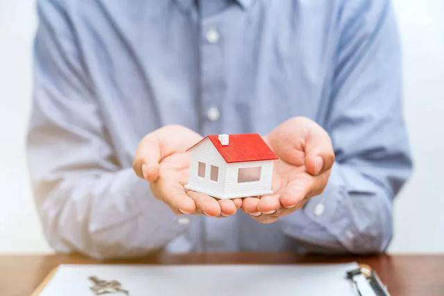 武汉夫妇郑州寻找失联23年侄女,当面交还2套房