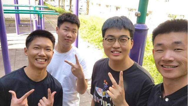 安徽警官职业学院4名学生合肥街头上演最暖救援